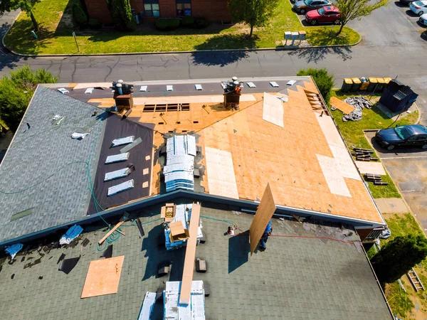 Hiring a Contractor for Roof Replacement in Richmond: What to Look For