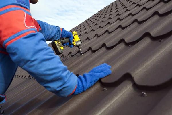 Huntington Roofing Contractor Specializing in Modern Roofing Materials
