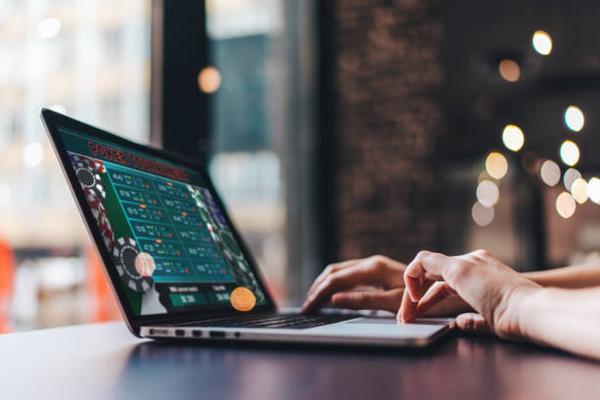 Complete guide to chơi poker for new players